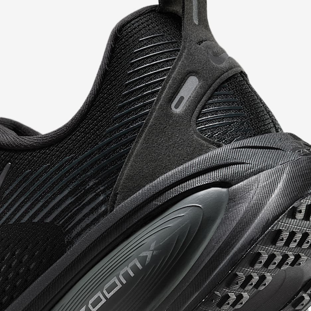 Nike Vomero 18 - Black