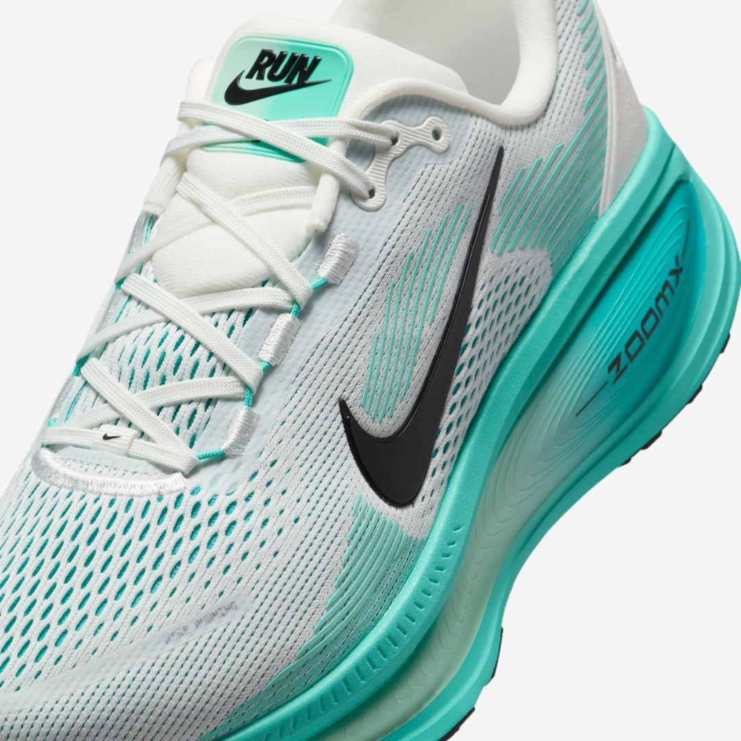 Nike Vomero 18 - White | Dusty Cactus